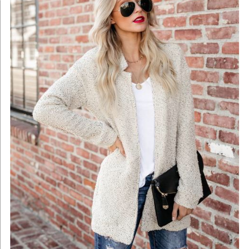 NWT. Mila pocketed cardigan. Med. Vici collection.